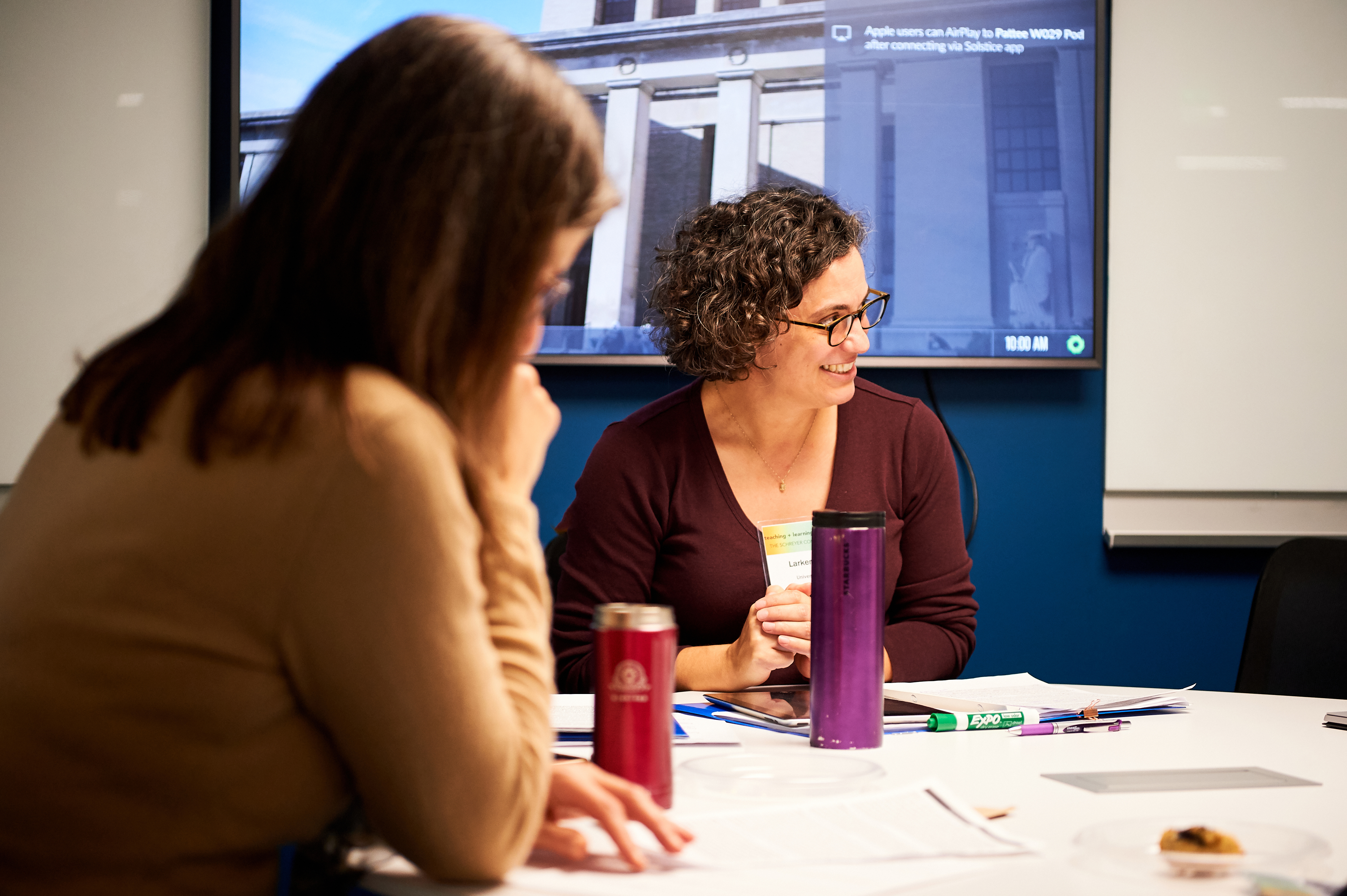 One of SITE consultants speaking with Faculty during a roundtable session.